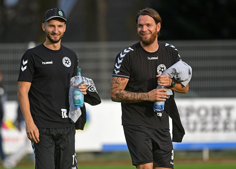 Thomas Manthey und Jan Pekrun bilden auch in Zukunft das Trainerteam des FC Schönberg 95