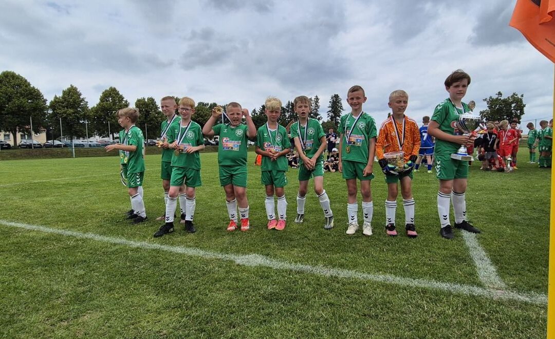 F-Junioren triumphieren beim 6. Kick for Kids-Cup